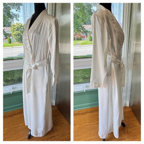 Vintage 80s Eaton's lingerie set, robe & negligee, white, pink floral embroidery - Picture 3 of 10